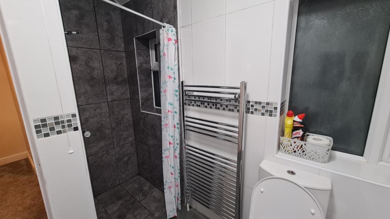 Spacious 3 Bedroom House, 6 Beds In Spondon, Derby With Parking Exterior foto